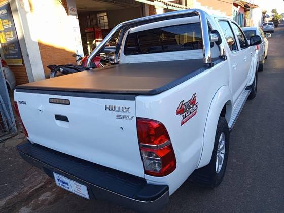 TOYOTA HILUX 3.0 SRV 4X4 CD 16V TURBO INTERCOOLER DIESEL 4P AUTOMÁTICO TOYOTA HILUX 3.0 SRV 4X4 CD 16V TURBO INTERCOOLER DIESEL 4P AUTOMÁTICO